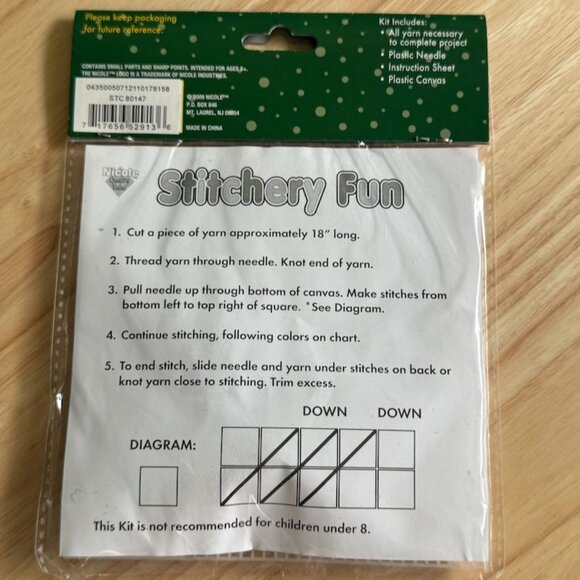 Nicole Stitchery Fun Plastic Canvas Kit Reindeer Design Ages 8+ Includes Yarn Ne - Picture 2 of 4